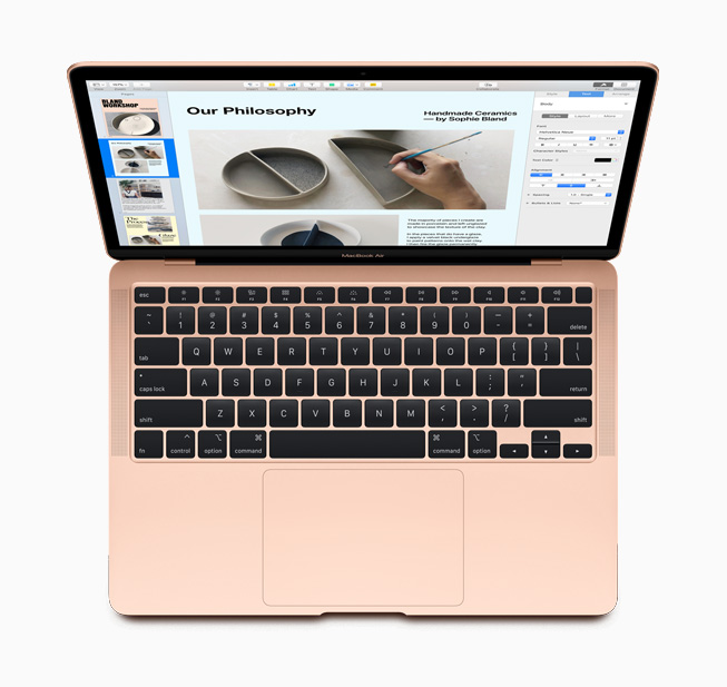 O MacBook Air agora vem com o novo Magic Keyboard, que tem mecanismo scissor redesenhado para oferecer uma distância de ativação de 1 mm